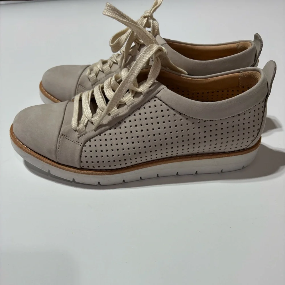 Samuel Hubbard Wanderer Sneaker in light beige Women’s size U.S 6.5/37EU